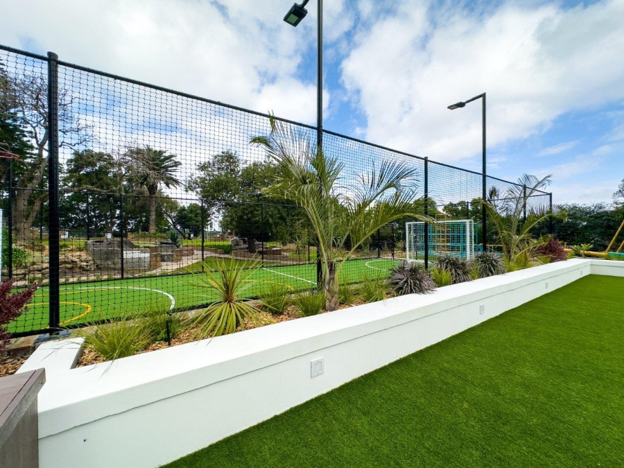 2 Bedroom Property for Sale in Loevenstein Western Cape